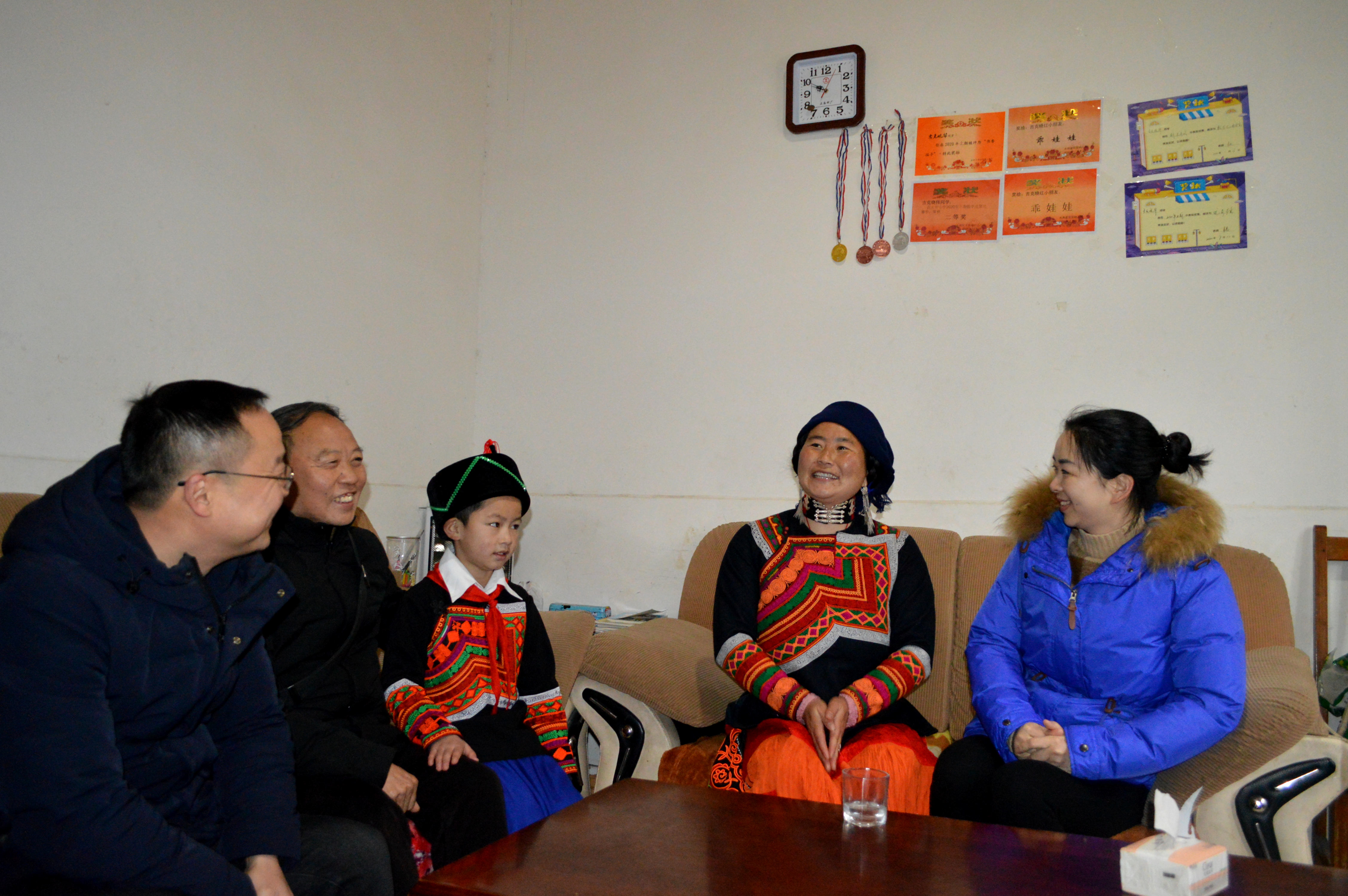 1 东坡区彩运网走进太和镇开展“情系彝族学生、助力读书圆梦”爱心助学活动.jpg