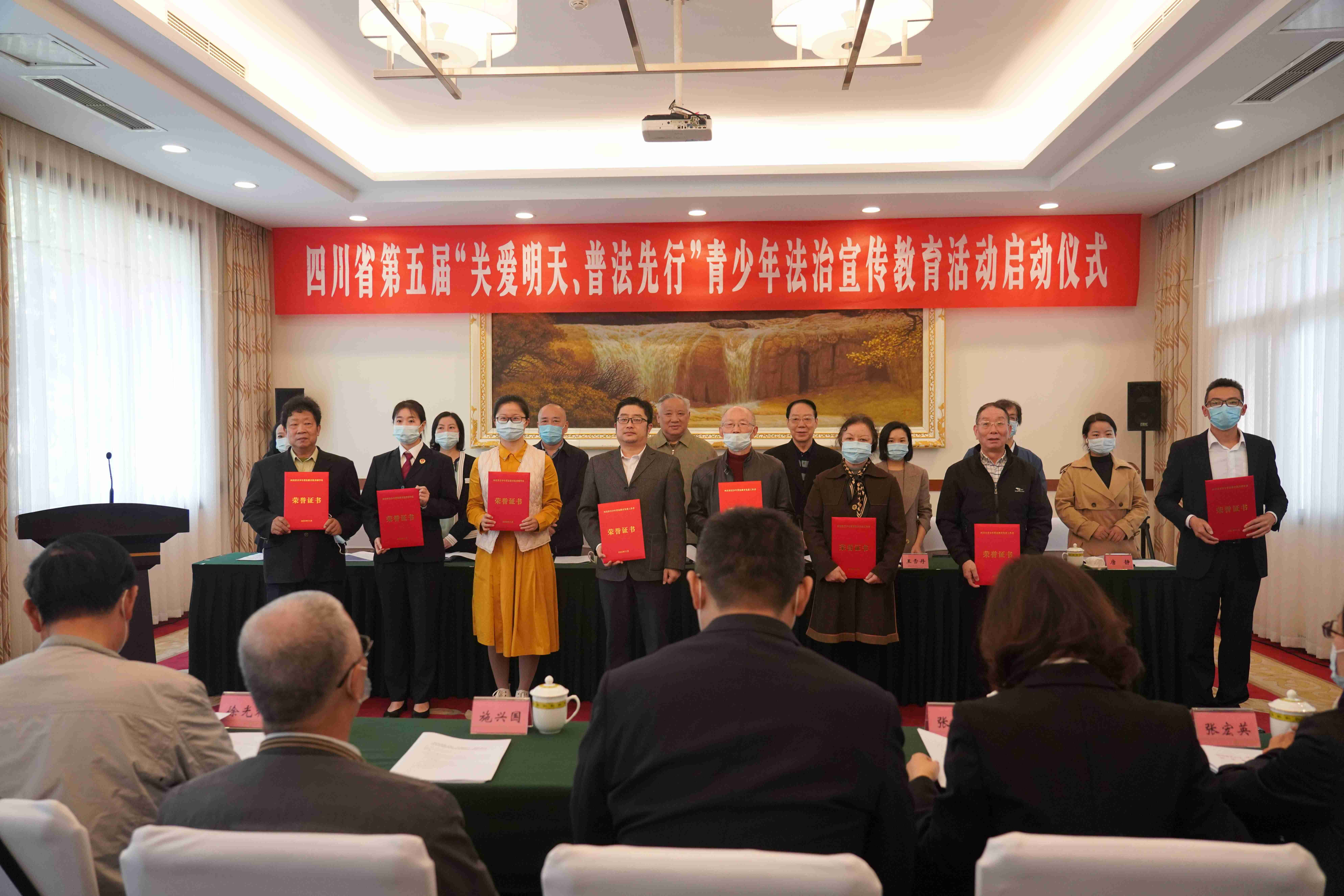 1668177975823179.jpg 现场颁奖(1)(1).jpg