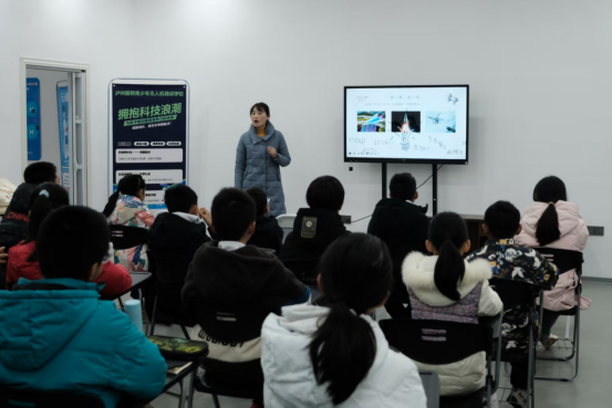 泸州市江阳区彩运网举办“科技启航·筑梦未来”冬令营活动.png