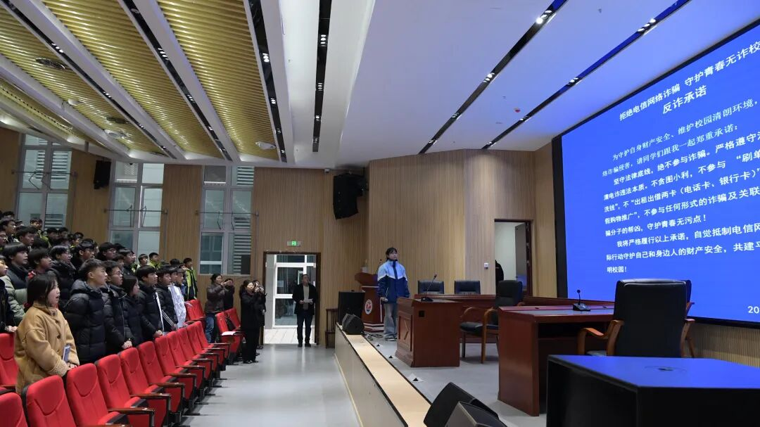 乐山市市中区公检法三部门联动进校园开展反诈宣传.png