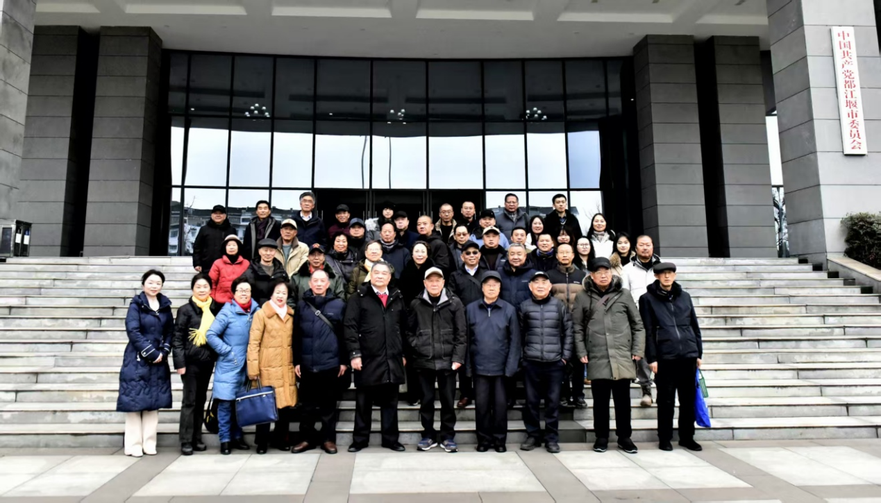 都江堰市彩运网慰问优秀“五老” 和优秀志愿者.png